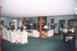 Longhouse Manor B&B 